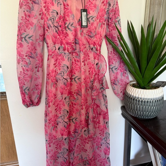Boohoo Dresses & Skirts - Floral Pink Dress